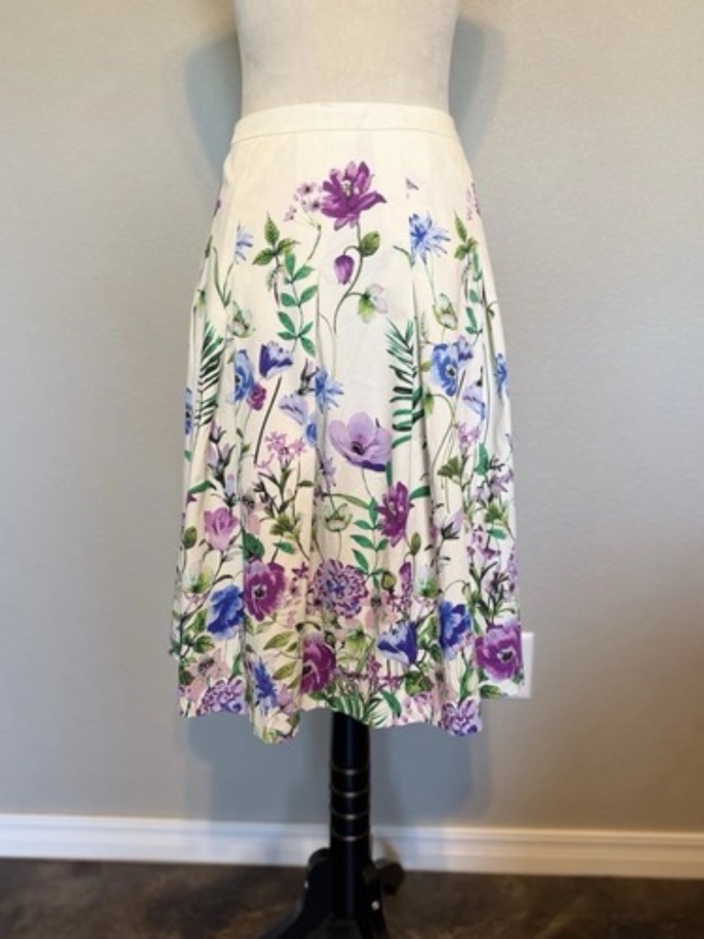 Talbots Womens Size 10 Ivory Purple Floral Pleated Skirt Side Zip